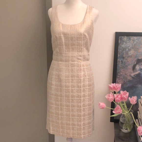 Banana Republic Dresses & Skirts - Banana Republic Metallic Gold & Cream Houndstooth Sheath Dress